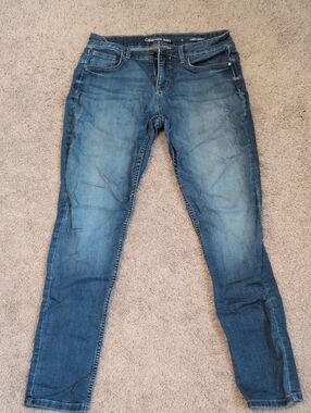 🐿️🐿️Calvin Klein Women's Washed Blue Skinny Jeans